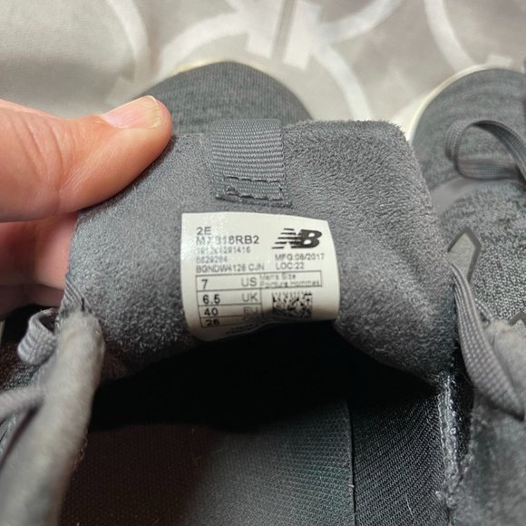 Youth New Balance Runners - Picture 6 of 8